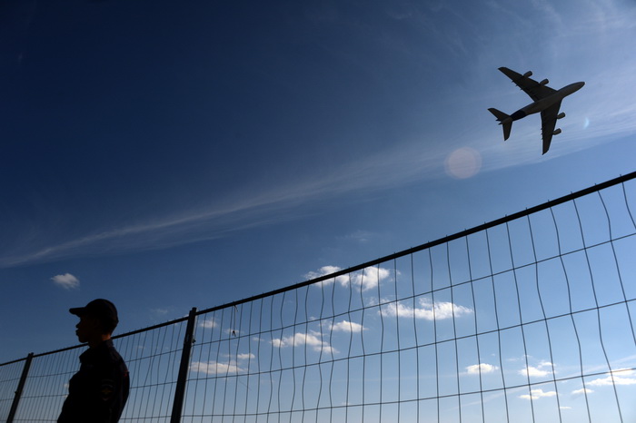 Шум пролетающих самолётов может вызвать болезни сердца и сосудов. Фото: VASILY MAXIMOV/AFP/Getty Images