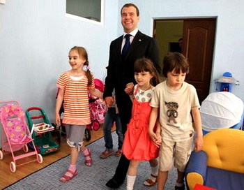 В День защиты детей Дмитрий Медведев посетил  детский сад Ростова-на-Дону. Фото: с сайта президента страны