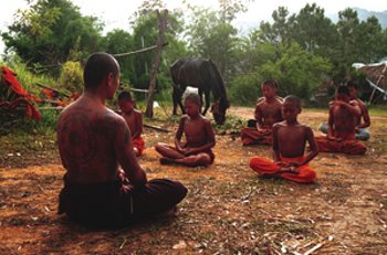 Потерянные дети Будды – сострадание и преданность в жестоком мире