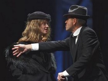 Барышников и Анна Синкина в спектакле «В Париже».  Фото Марии Барановой