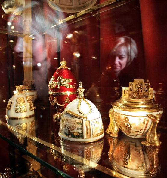 Пасхальные  яйца Фаберже. Выставка в Кремле. Фоторепортаж. Фото: STAN HONDA/AFP/Getty Images