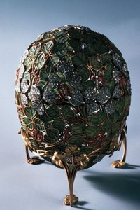 Пасхальное яйцо Фаберже “Клевер”. Фото с сайта fabergeimperialeastereggs.ru