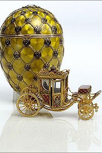 Пасхальное яйцо Фаберже “Коронационное”. Фото с сайта fabergeimperialeastereggs.ru