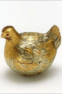 Пасхальное яйцо Фаберже “Яйцо с курицей” (Первое яйцо). Фото с сайта fabergeimperialeastereggs.ru