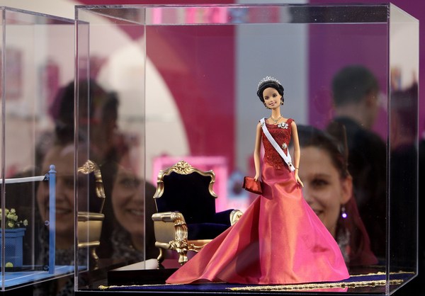 В Нюрнберге на крупнейшей выставке игрушек представлены новые куклы Барби. Фоторепортаж