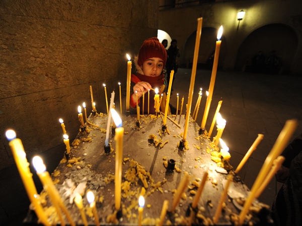Рождество Христово. Рождественская служба в Тбилиси, Грузия. Фото: VANO SHLAMOV/AFP/Getty Images
