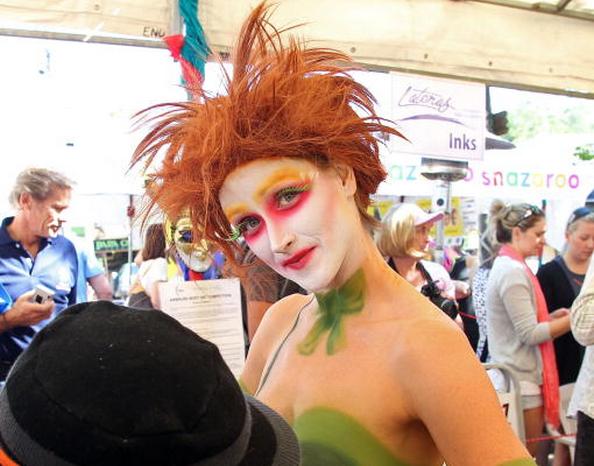 Художники нательных рисунков и модели готовятся к Карнавалу Боди-арт в Юмунди, Австралия 15 мая 2010. Фоторепортаж. Фото: Bradley Kanaris/Getty Images