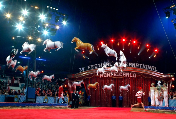 Королевская семья вручает  награды на цирковом фестивале в Монте-Карло. Фоторепортаж