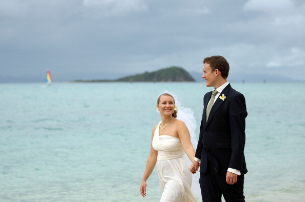 Свадьба Марка и Дениз на острове Hayman: 81-я свадьба пары за 12-месячный медовый период