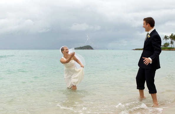 Свадьба Марка и Дениз на острове Hayman: 81-я свадьба пары за 12-месячный медовый период