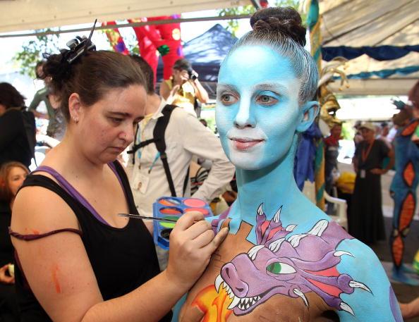 Художники нательных рисунков и модели готовятся к Карнавалу Боди-арт в Юмунди, Австралия 15 мая 2010. Фоторепортаж. Фото: Bradley Kanaris/Getty Images