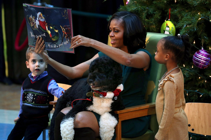 Мишель Обама  провела Рождественское чтение в детском  медицинском центре