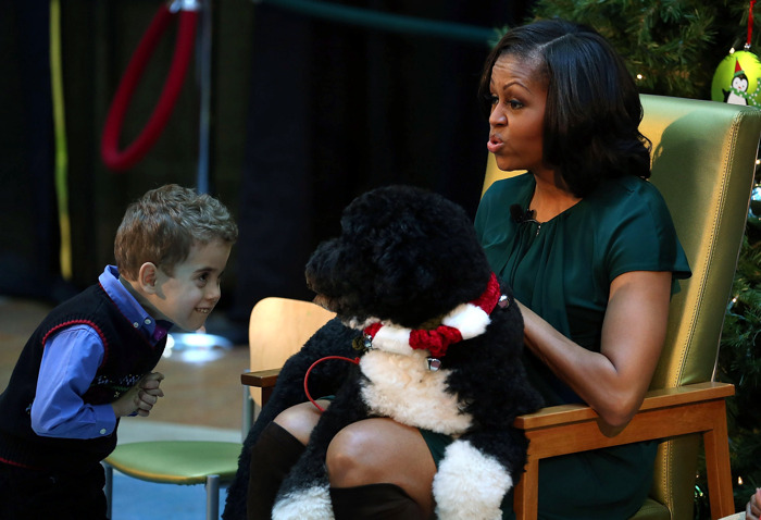Мишель Обама  провела Рождественское чтение в детском  медицинском центре