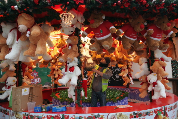 Рождественская "Страна чудес" открывается в Гайд-парке в Лондоне