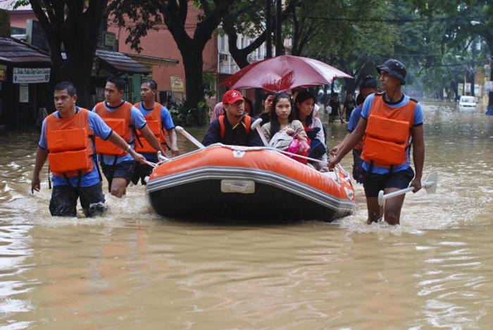 На Филиппинах в результате наводнения погибло шестьдесят человек