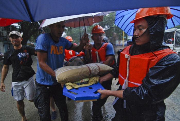 На Филиппинах в результате наводнения погибло шестьдесят человек