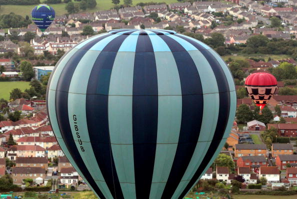Воздушные шары взлетают в небо над Англией
