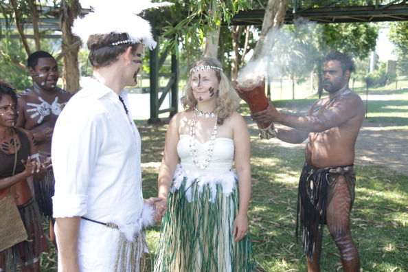 Заключительная свадебная церемония Марка и Дениз в австралийской деревне
