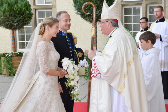 Знатные гости  на церемонии венчания принца Гийома и графини Стефани де Ланнуа