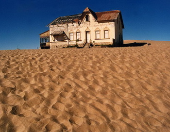Пустыня в гостиной: Алмазный город-призрак в Намибии