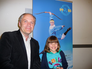 Филип Лефебюр с дочерью на представлении Shen Yun  12 марта в Конгресс-холле в Париже. Фото: Ханна Жмитко/ Великая Эпоха (The Epoch Times)