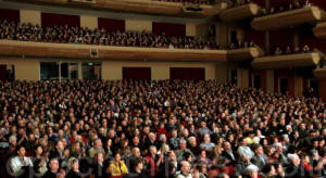 Аудитория наслаждается исполнением Shen Yun Performing Arts в концертном зале Китченер-Ватерлоо. Фото с сайта clearwisdom.net 