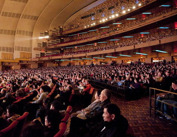 Публика  во время представления Shen Yun в Radio City Music Hall 21 февраля. Фото: Дай БИН.  Великая Эпоха (The Epoch Times)