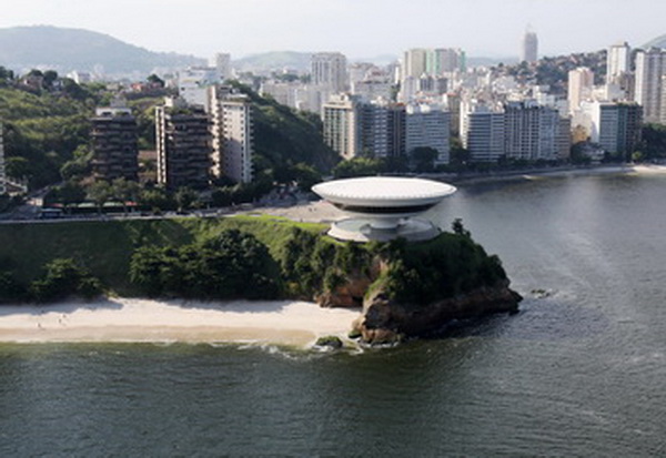 Оскар Нимейер – выдающийся бразильский архитектор. Из серии "О 100 гениях современности"