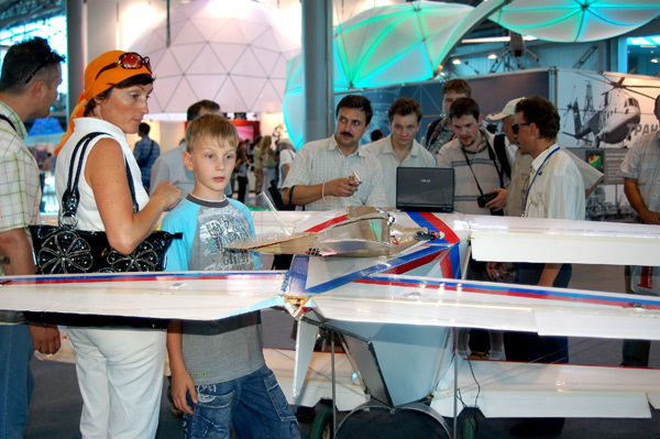 Фоторепортаж с Международного салона гражданской авиации и воздухоплавания «ИнтерАэроКом. Санкт-Петербург 2010»