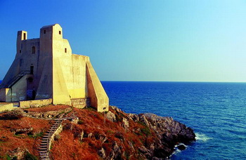 Страж моря: Башня Труглиа на побережье у входа в залив Сперлонга. Фото: Fototeca Enit/Vito Arcomano