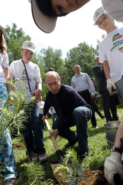 Владимир Путин в национальном парке «Лосиный остров». Фото: ALEXEY DRUZHININ/AFP/Getty Images