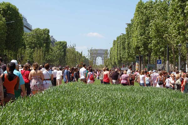 "Зеленый день" прошел в Париже