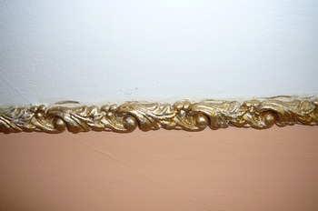 Лепные украшения для потолка и для стен. Фото: Лариса Чугунова/Великая Эпоха (The Epoch Times)