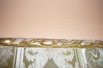 Лепные украшения для потолка и для стен. Фото: Лариса Чугунова/Великая Эпоха (The Epoch Times)