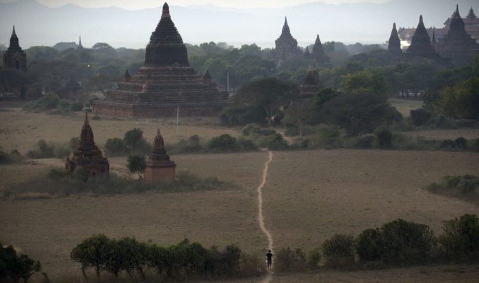 В окрестностях Багана — города тысячи храмов на севере Мьянмы. Фото: STR/AFP/Getty Images