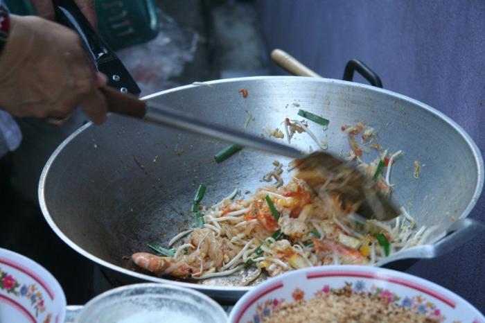 Рецепт Пад Тай от уличного повара в Таиланде