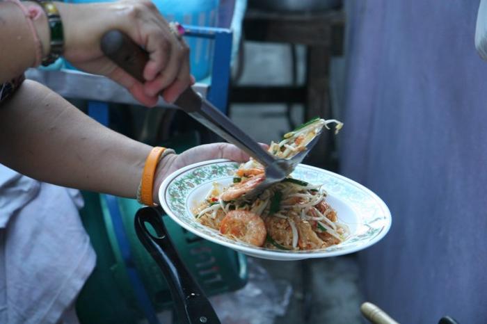 Рецепт Пад Тай от уличного повара в Таиланде