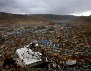 Остатки Тибетского монастыря. Фото: STR/AFP/Getty Images
