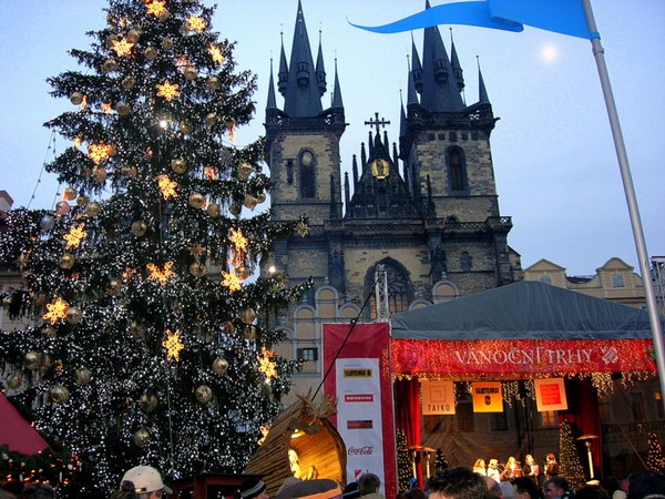 Новый год и Рождество в Чехии. Староместская площадь. Фото: Алла ЛАВРИНЕНКО/ Великая Эпоха (The Epoch Times)