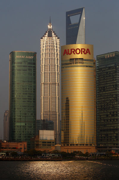 Expo 2010. Здание Чжин Мэо Тауэр (второе слева) высотой 420,5 м. Фото: Feng Li/Getty Images