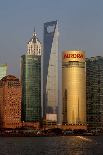 Expo 2010.  Здание финансового центра (в центре) высотой 492 м в Шанхае. Фото: Feng Li/Getty Images