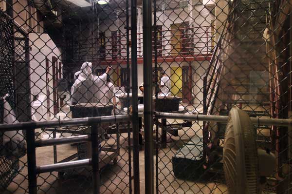 Гуантанамо (Куба). Тюрьма продолжает быть действующей спустя год после заявления Обамы об её закрытии. Фото:  John Moore/Getty Images