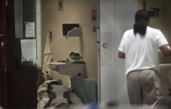 Гуантанамо (Куба). В камере. Фото:  PAUL J. RICHARDS/AFP /Getty Images