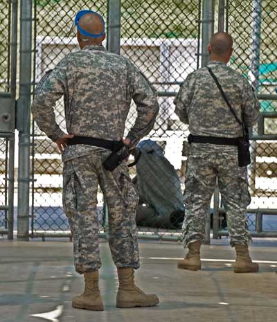 Гуантанамо (Куба). Тюрьма продолжает быть действующей спустя год после заявления Обамы об её закрытии. Фото:  PAUL J. RICHARDS/AFP /Getty Images
