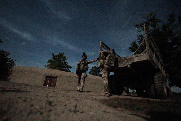 Ночной патруль солдат Бундесвера. Фото: Miguel Villagran/Getty Images