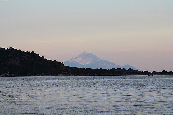 Святая гора Афон, которую видно с Ситонии. Халкидики. Фото: Сима Петрова/Великая Эпоха