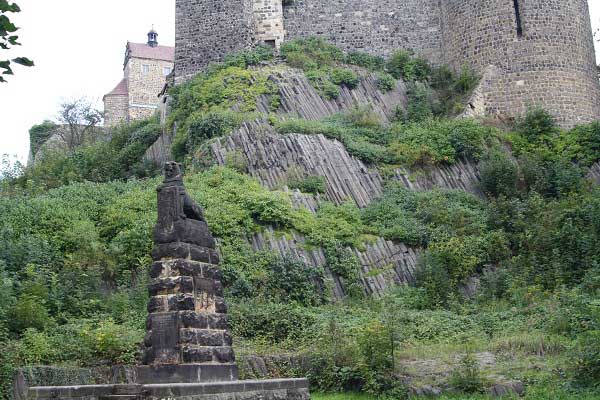 Древние достопримечательности Германии – базальтовая крепость Штольпен