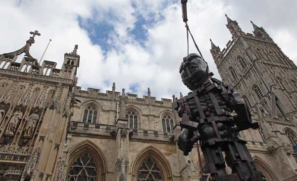 Выставка монументальной скульптуры в Глостере на этапе подготовки