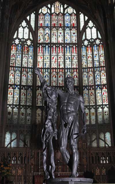 Скульптура Дамиана Хирста «Страдания  святого Бартоломью». Выставка монументальной скульптуры в Глостере, Англия. Фото: Matt Cardy/Getty Images