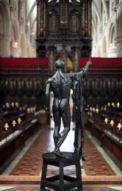 Скульптура Дамиана Хирста «Страдания  святого Бартоломью». Выставка монументальной скульптуры в Глостере, Англия. Фото: Matt Cardy/Getty Images
